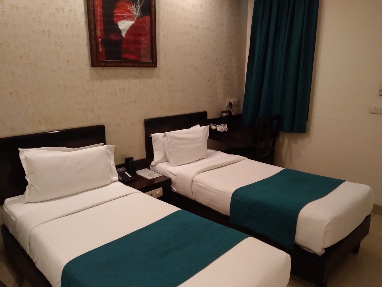 Deluxe Twin Room at Rockland Hotel Panchsheel Enclave - Photo 2