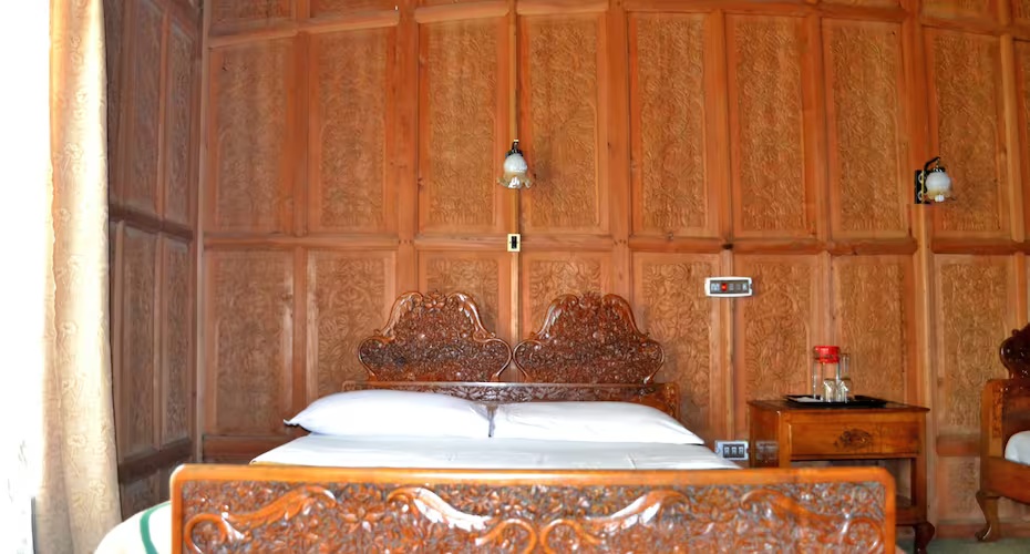 Classic Room at De-Laila Houseboats by Sterling - Photo 1