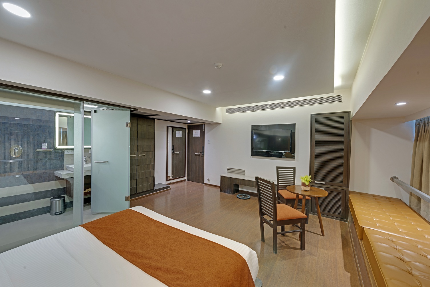 Premium Room at Comfort Inn Metropolis Mumbai - Photo 2
