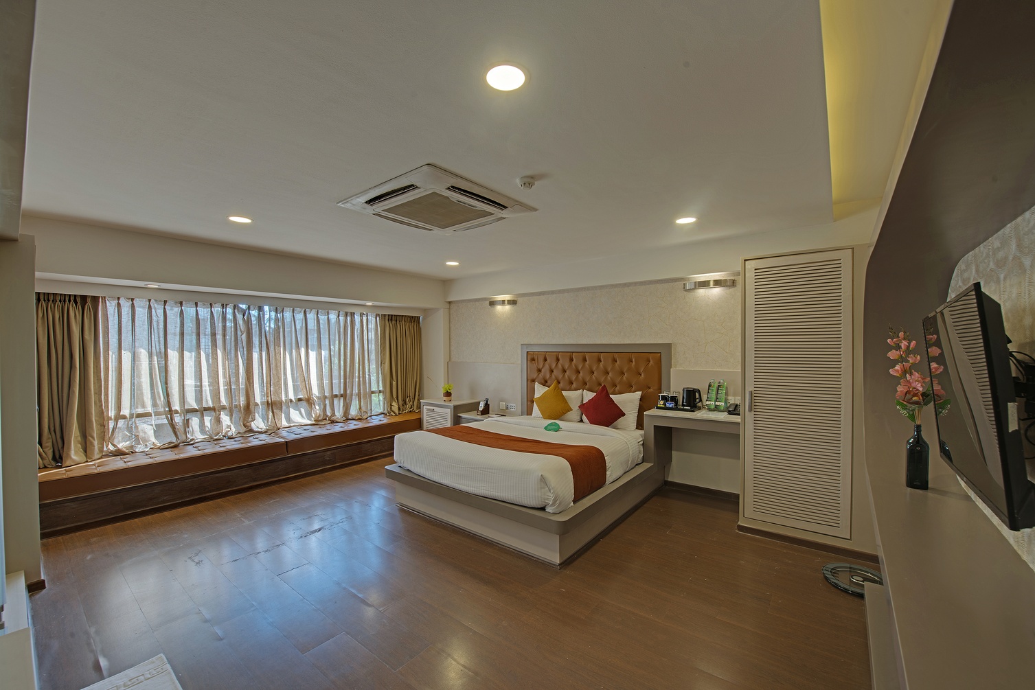 Executive Room at Comfort Inn Metropolis Mumbai - Photo 3