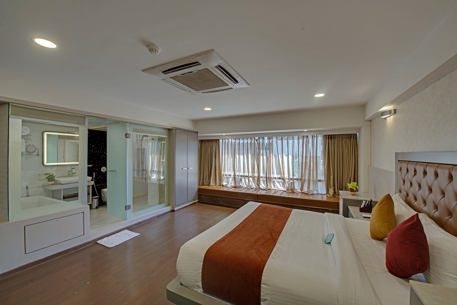 Executive Room at Comfort Inn Metropolis Mumbai - Photo 2