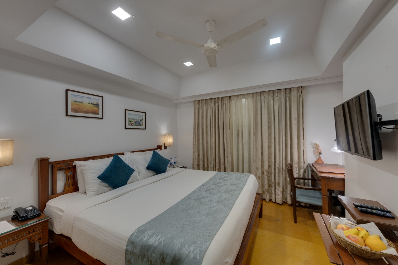 Super Deluxe With Balcony Room at Comfort Inn Emerald - Photo 3