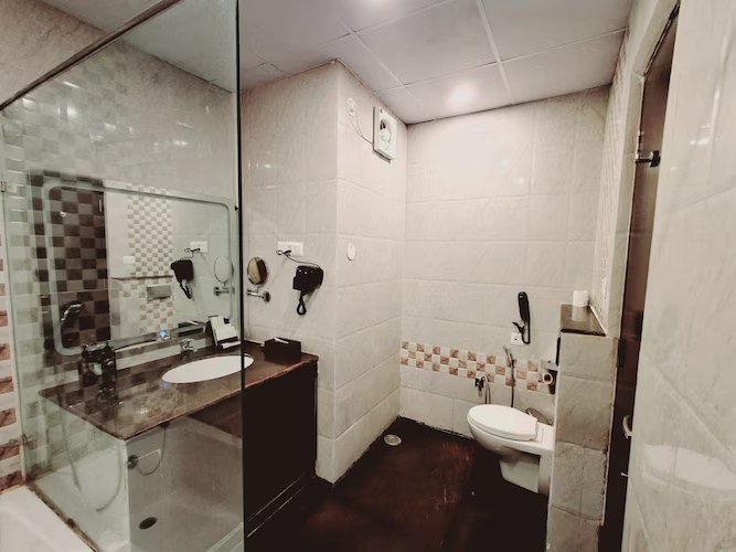 Winter Green Room, 1 King Bed at The Fern Residency, Bodhgaya - Photo 2