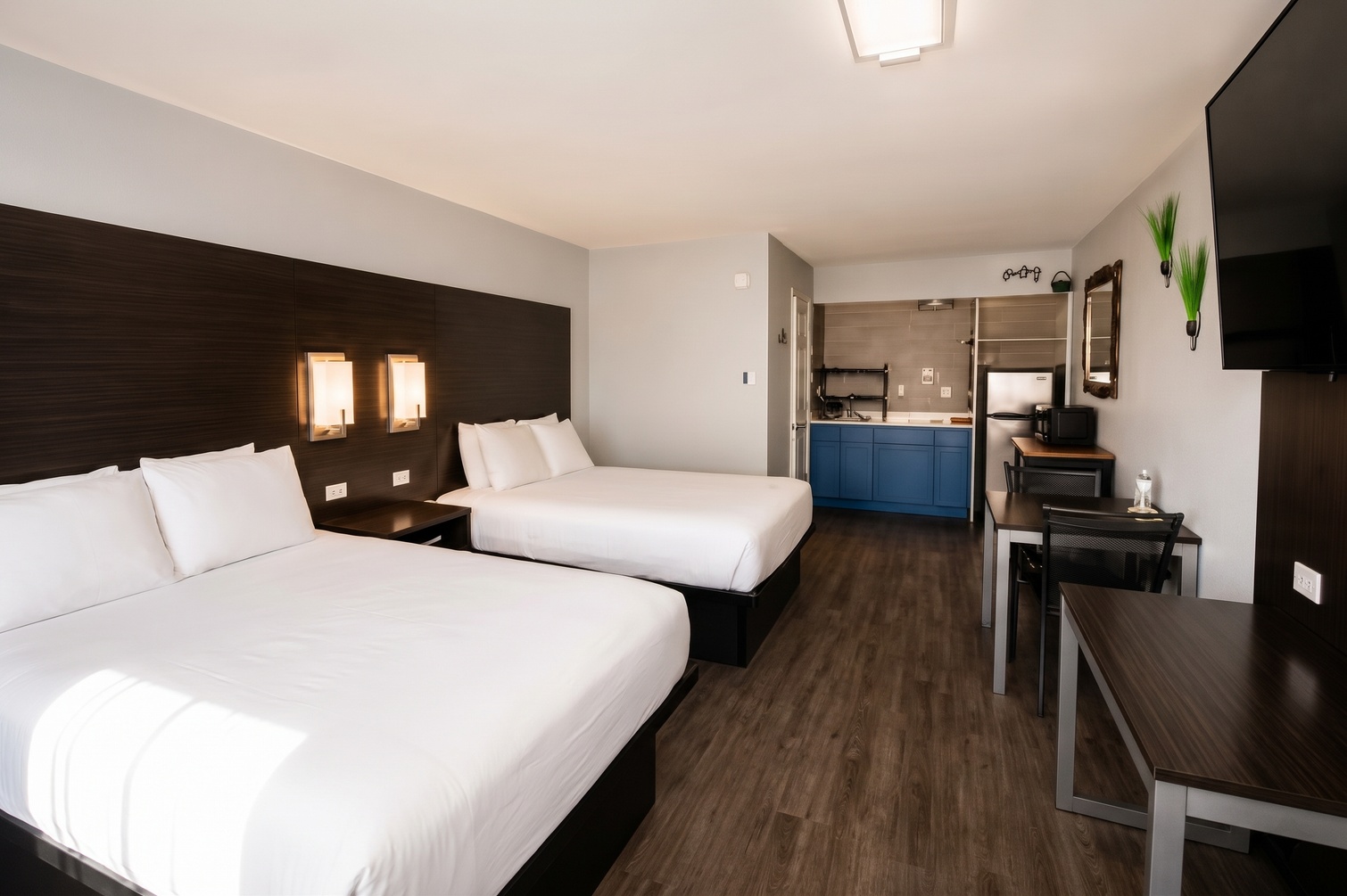 Double Queen Suite - Kitchenette at Envi Boutique Hotel - Photo 1