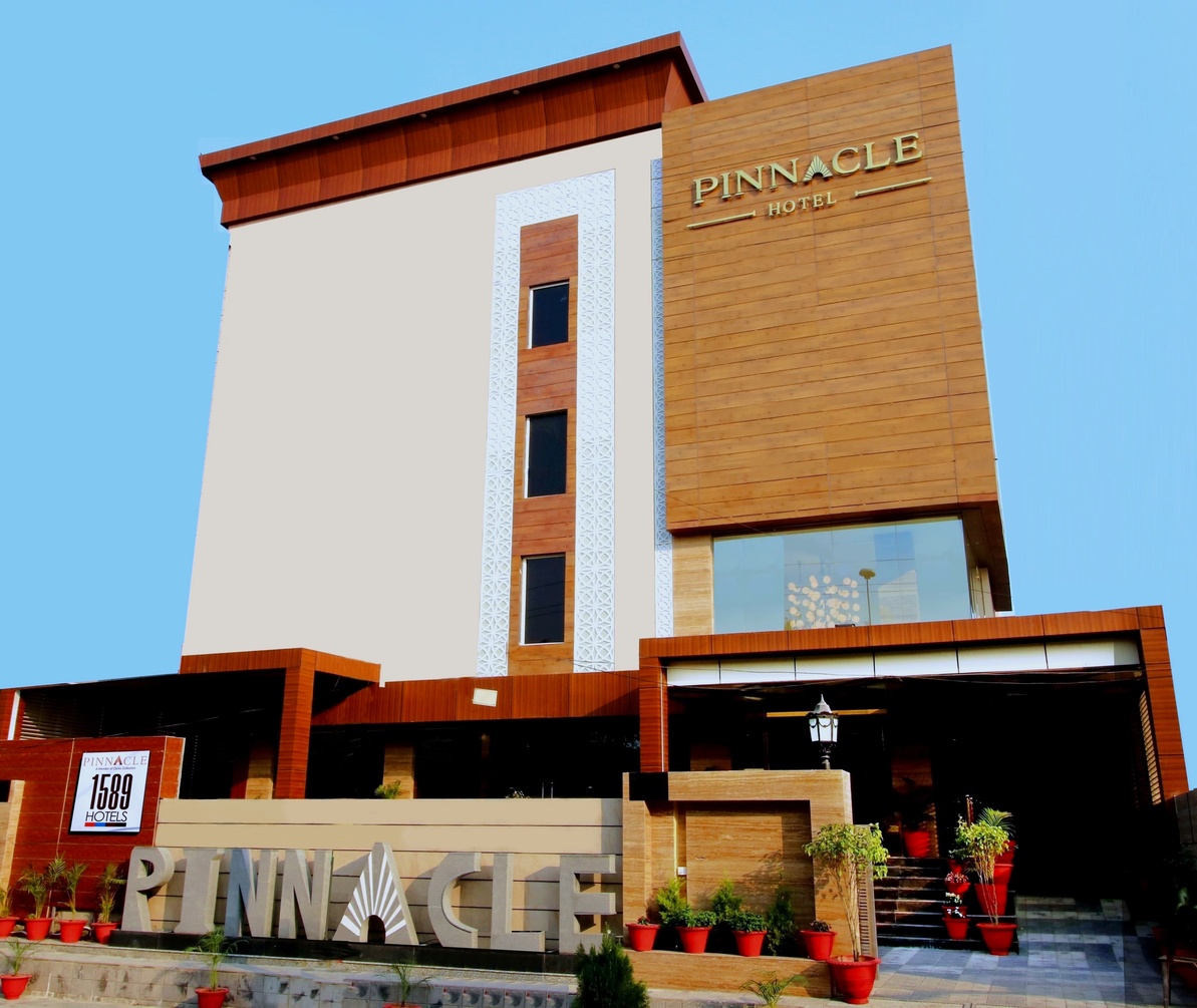 Pinnacle by Click Hotels photo 1