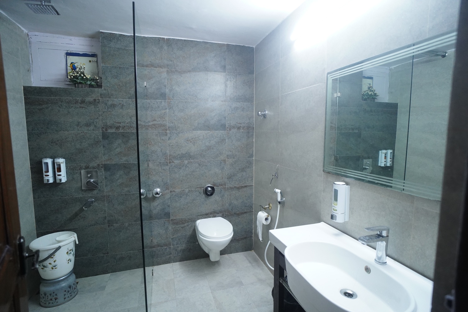 A/C Super Delux at HOTEL SHIRAZ - Best Hotel | Restaurant | Top Bakery in Bhadohi - Photo 3