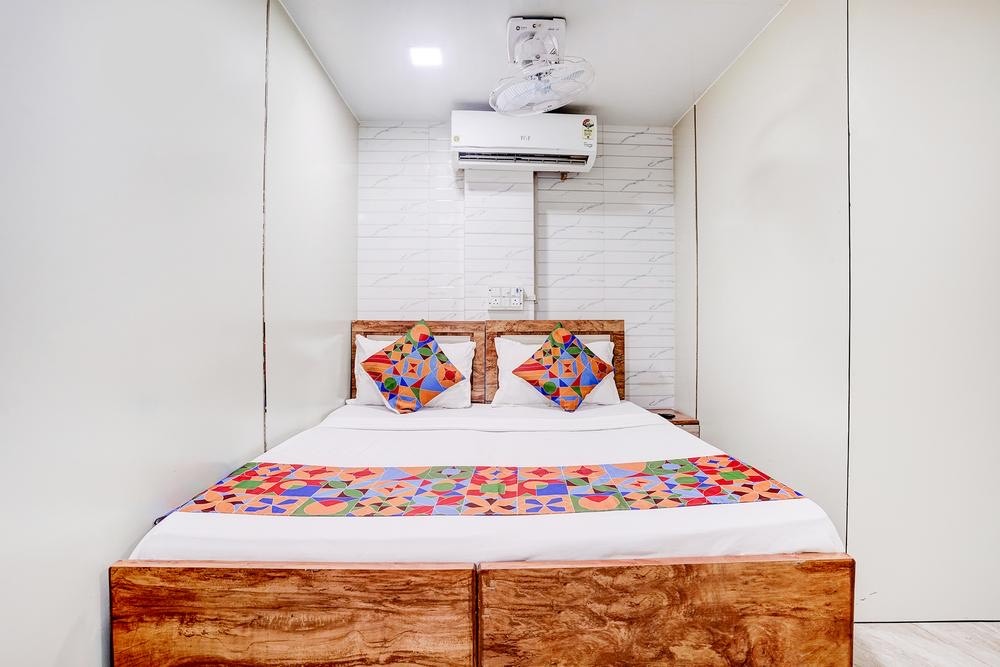 AC COMMON WASHROOM at HOTEL HAVEN MUMBAI - Photo 3