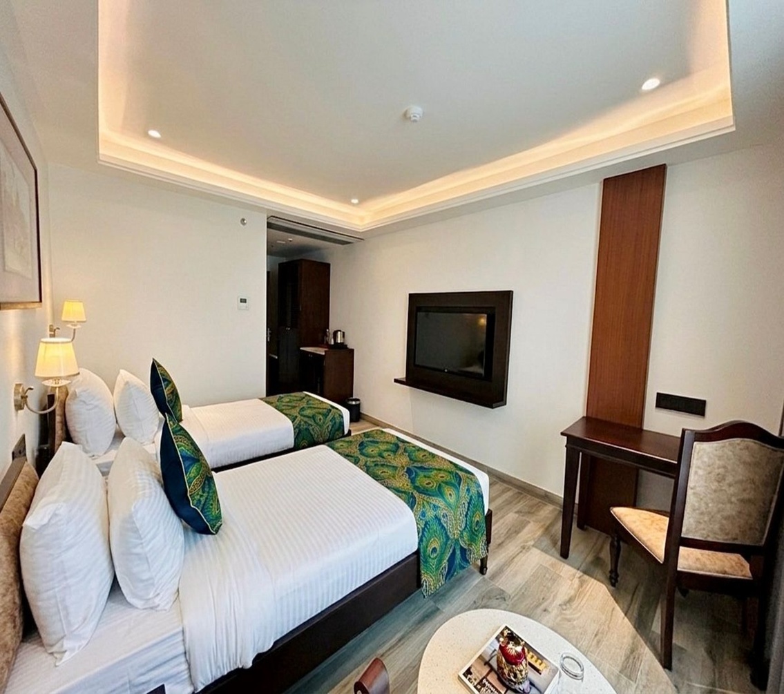 Superior Room at Comfort Hotel Kishore Azamgarh - Photo 1
