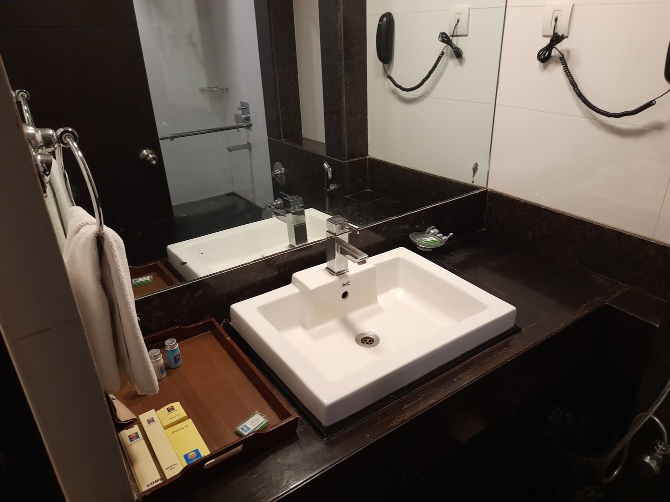 Deluxe Room at Comfort Inn, Lucknow - Photo 2