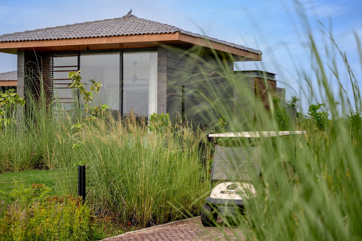 Zuper DeluxZ Balcony Room at MYSA Zinc Journey by The Fern, Nani Devati, Gujarat - Photo 2