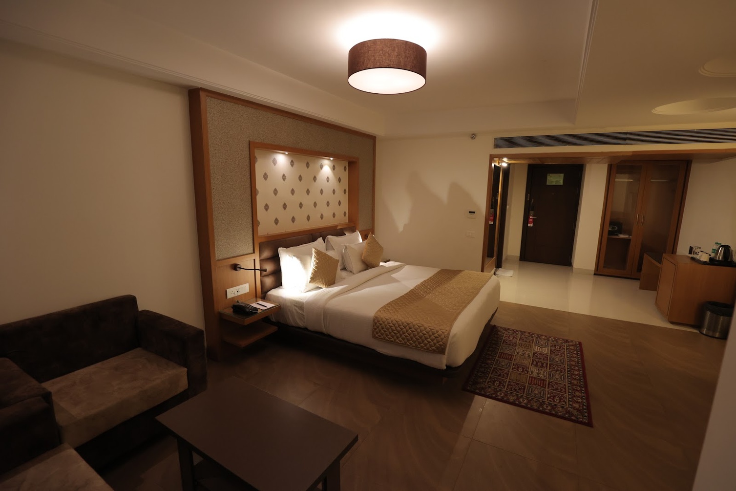 Deluxe Room at Clarion Inn Indore - Photo 3
