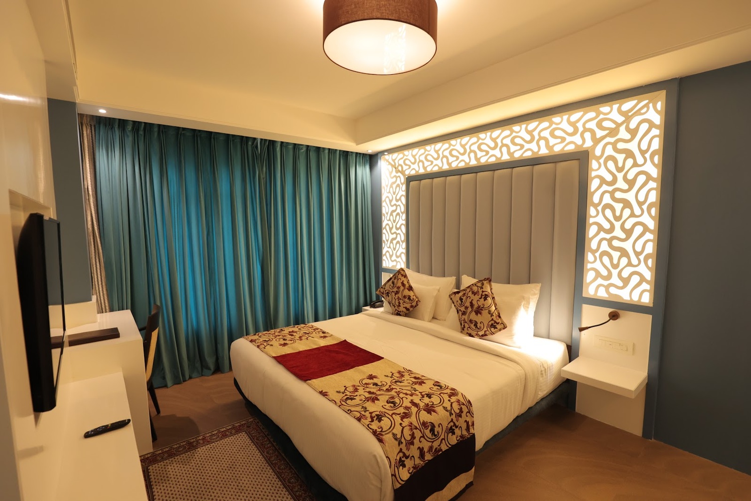 Deluxe Room at Clarion Inn Indore - Photo 1
