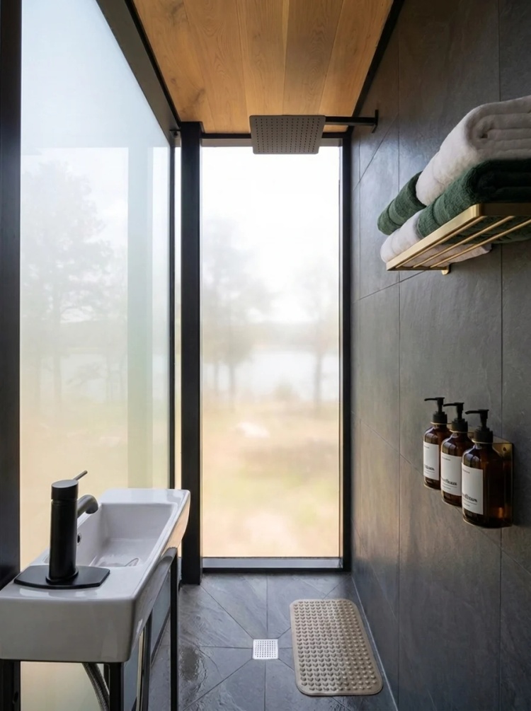 Monolith Mirror House at PawHaus Resort - Photo 2
