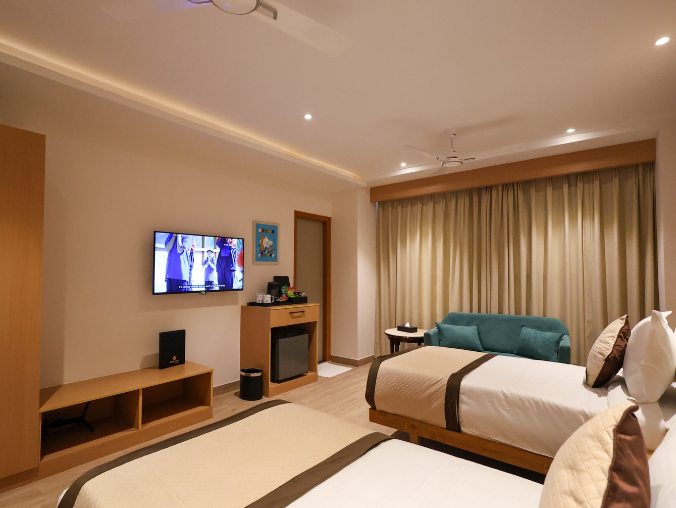 Premium Twin Room at Click Hotel Bhuntar - Photo 3