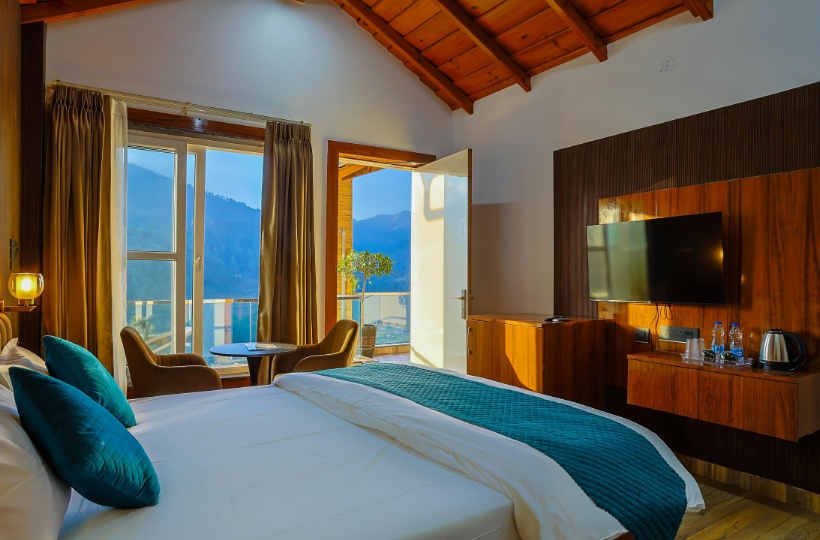 Super Deluxe Room With Mountain View at The Hoften Snowia Luxury Stay - Photo 2