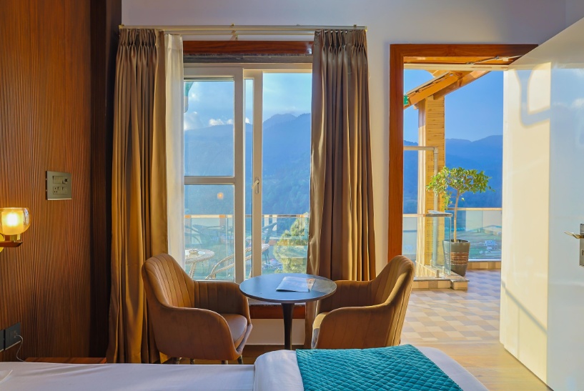 Super Deluxe Room With Mountain View at The Hoften Snowia Luxury Stay - Photo 1