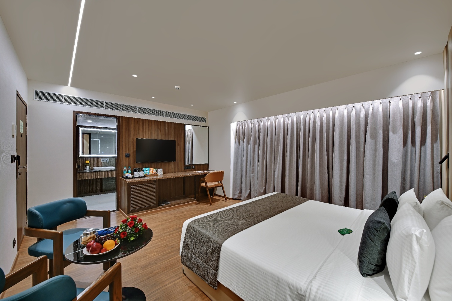 Studio Suite Room at Hotel Suba Star Ahmedabad - Photo 3