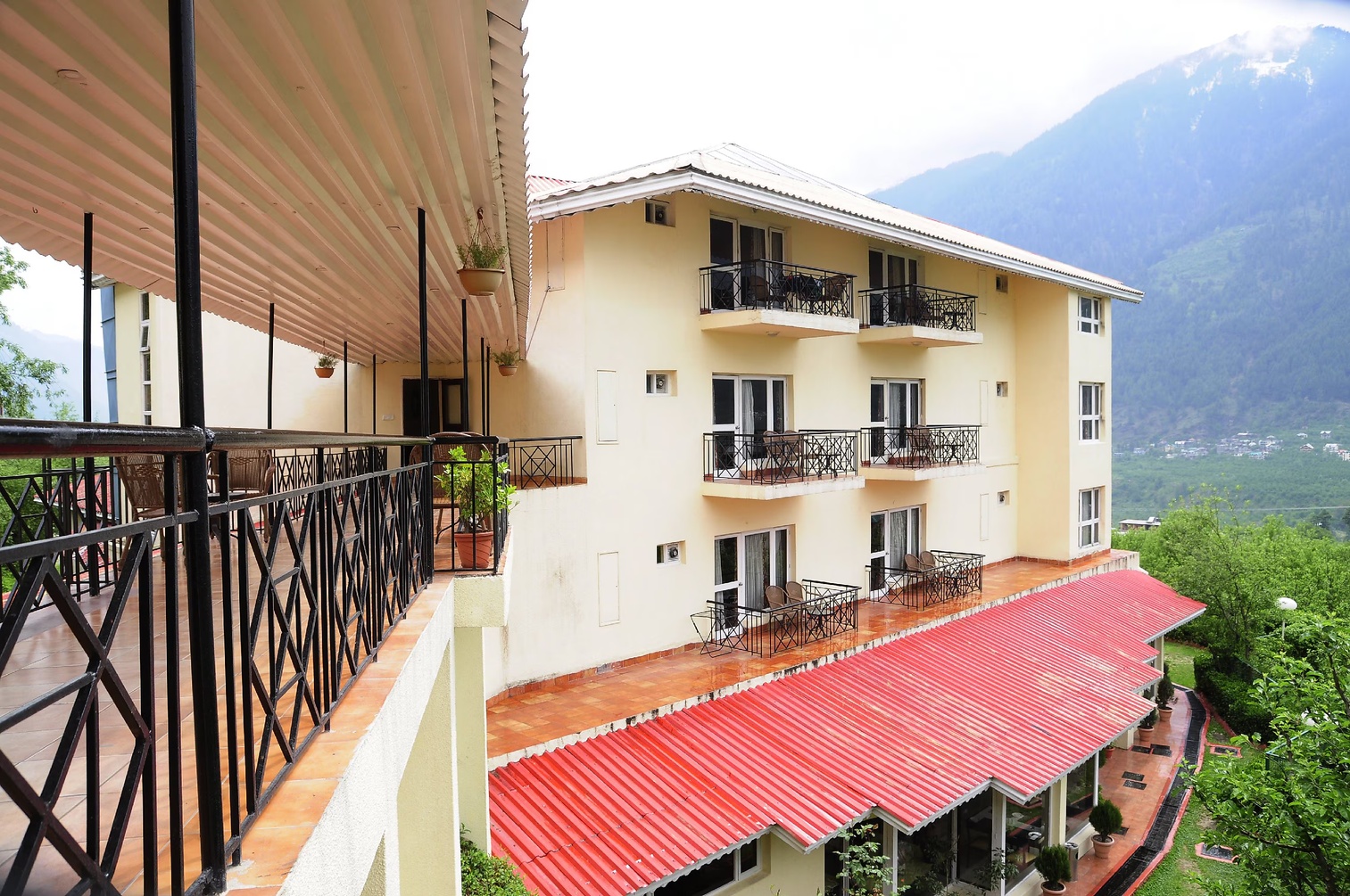 Club Mahindra Resort - Snow Peaks, Manali Resort, Himachal Pradesh photo 2