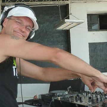 DJ Lee @ The Qmix 09-02-2012 Live Sessions 3-Hours 3-Styles 3x Party