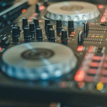 Sunday house music. Peak Time by DJ. Walter "S" © ℗ MD Music 2025. No discord.