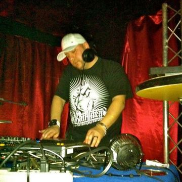 DJ FLEX live @ LA SELVA  alongside MC SCATTER 1/28/2012 