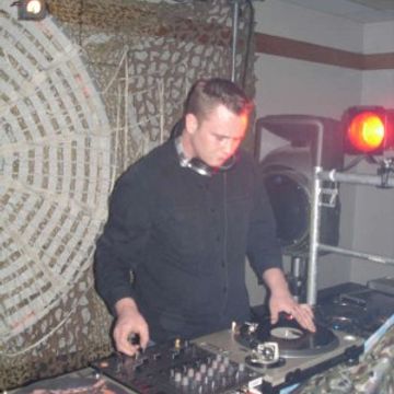 Dj Wyatt From The Housewreckerz