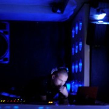 Ilkov   In Love With The Darkness [019] @ 12 October 2011 on InsomniaFM