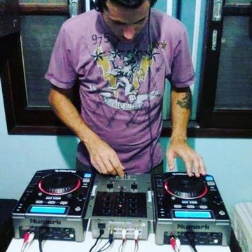 DJ PLEBEU - SET LIVE MIX TECHNO HOUSE FUNK BRAZIL VOL 1