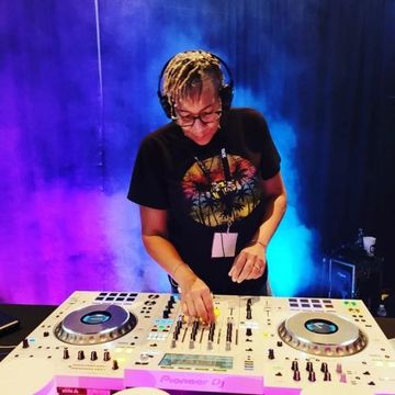 DJ Reddz - Jumpin' 215 Radio Soulful House Wednesdays - Mixshow 20