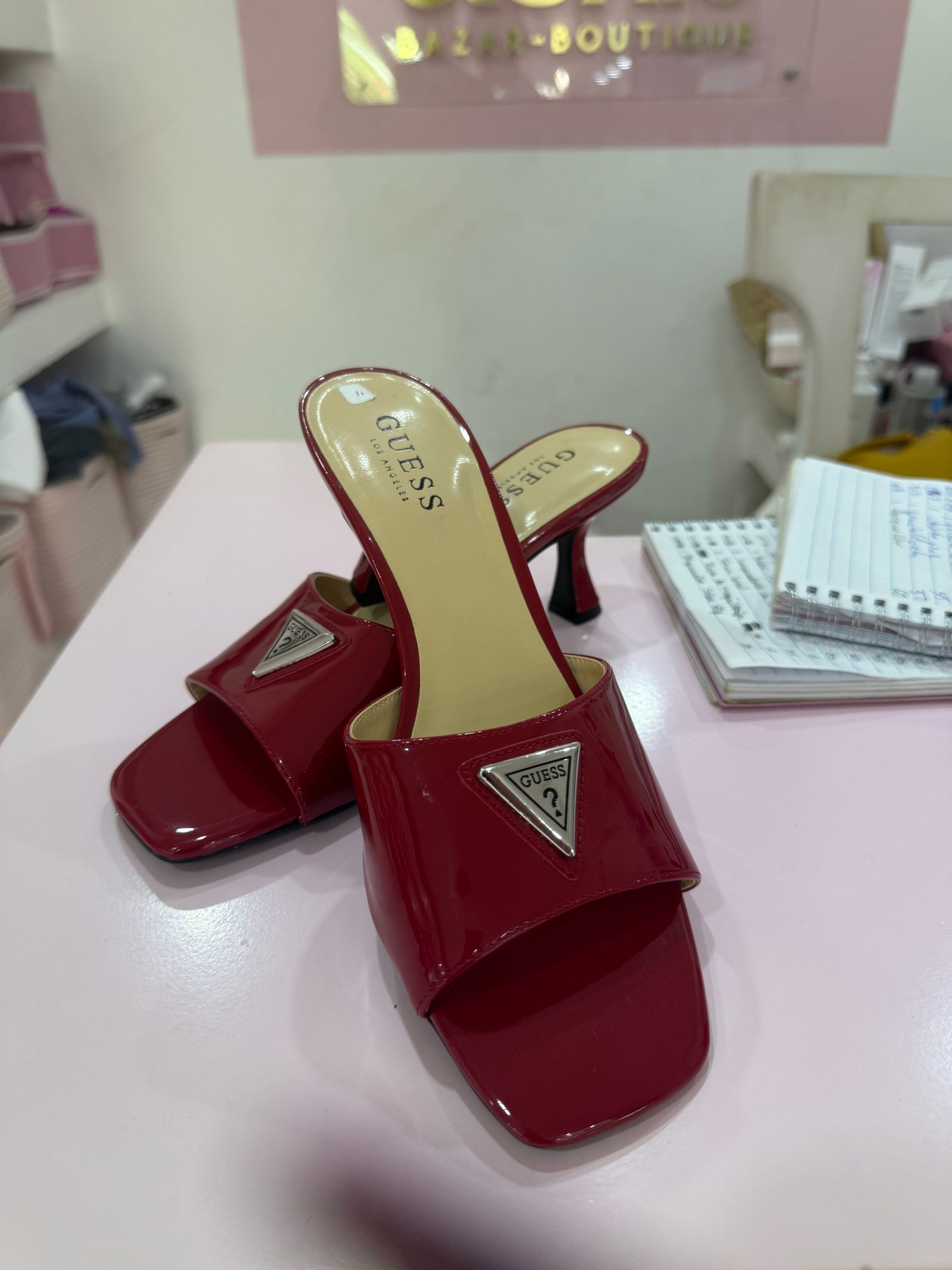 Tacones guess