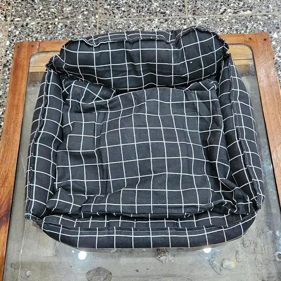 Cama Cuadrada con Estampado a Cuadros