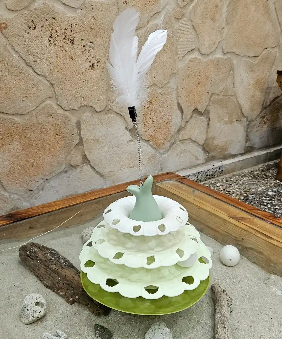 Juguete Interactivo con Plumas y Base de Actividad