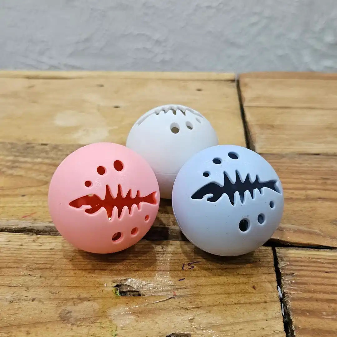 Pelota con Yerba Gatera – Diseño de Hueso de Pescado