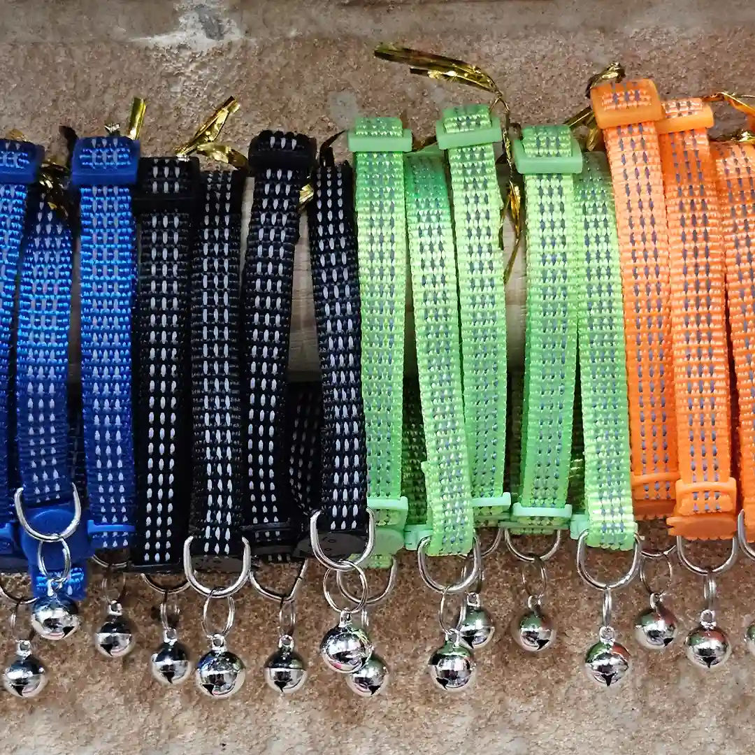 Collar con Cascabel para Gato o Mascotas Pequeñas – Talla Pequeña