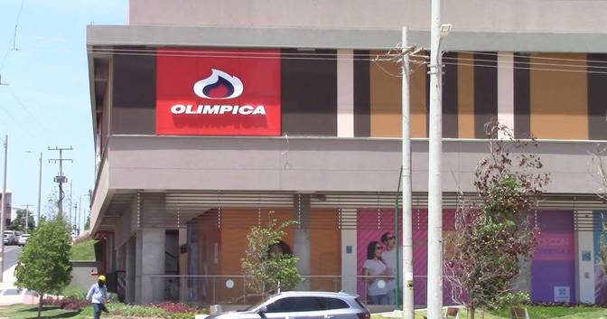 Un muerto y ocho heridos en una balacera en asalto a camión de valores