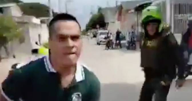 Joven con piedra en la mano es herido tras enfrentamiento con la policía en Barranquilla