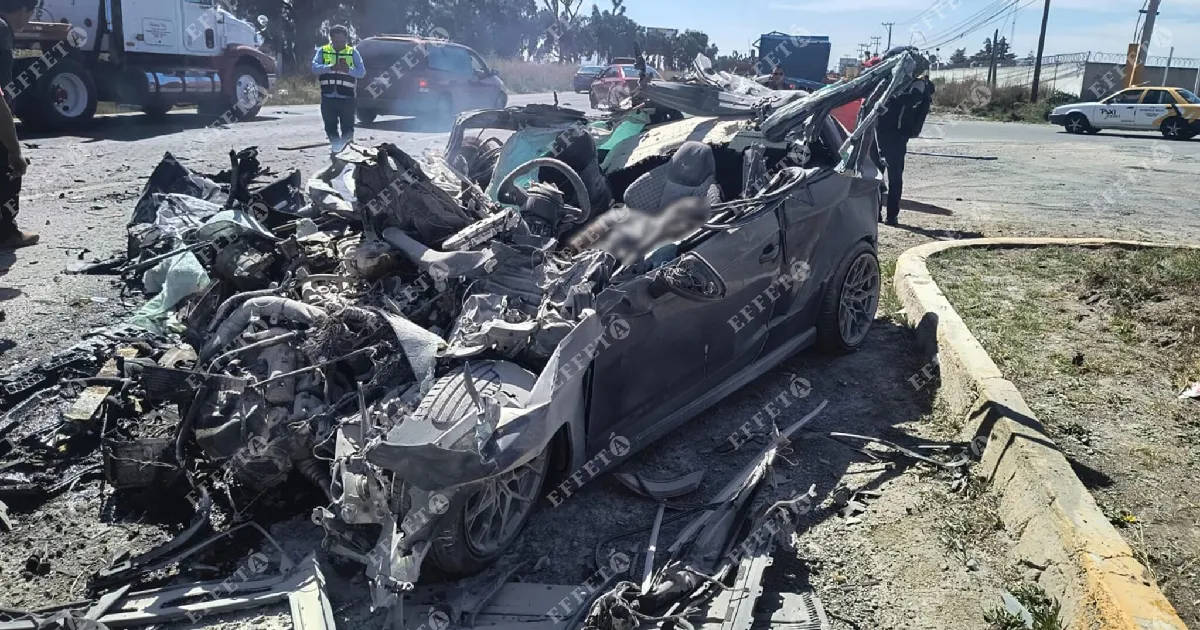 Un muerto y una mujer herida en choque con camión de carga en Autopista
