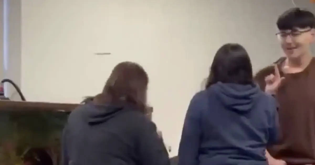 Pelea entre estudiantes en escuela de California desata polémica