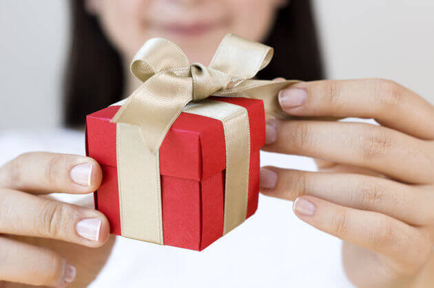 Giving gifts that promote feelings of closeness