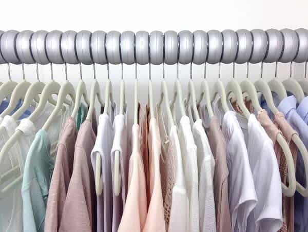 https://ik.imagekit.io/hs/wp-content/uploads/Xangar-Clothes-Hanger-Spacers-4.jpg