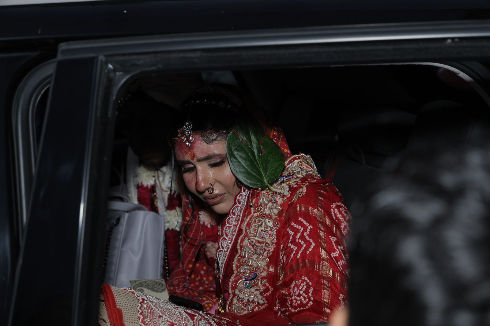 Saloni in the car at the vidaai