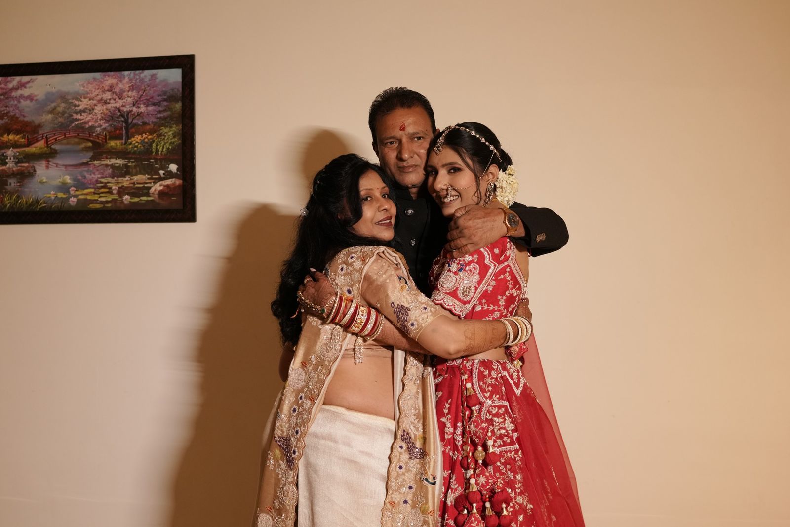 A long hug before Saloni leaves for the ceremony