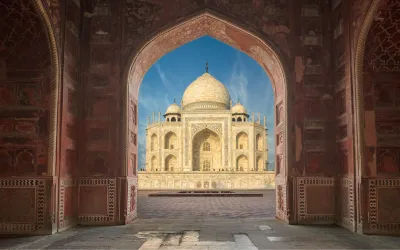 Gurgaon to Agra Urbania Hire