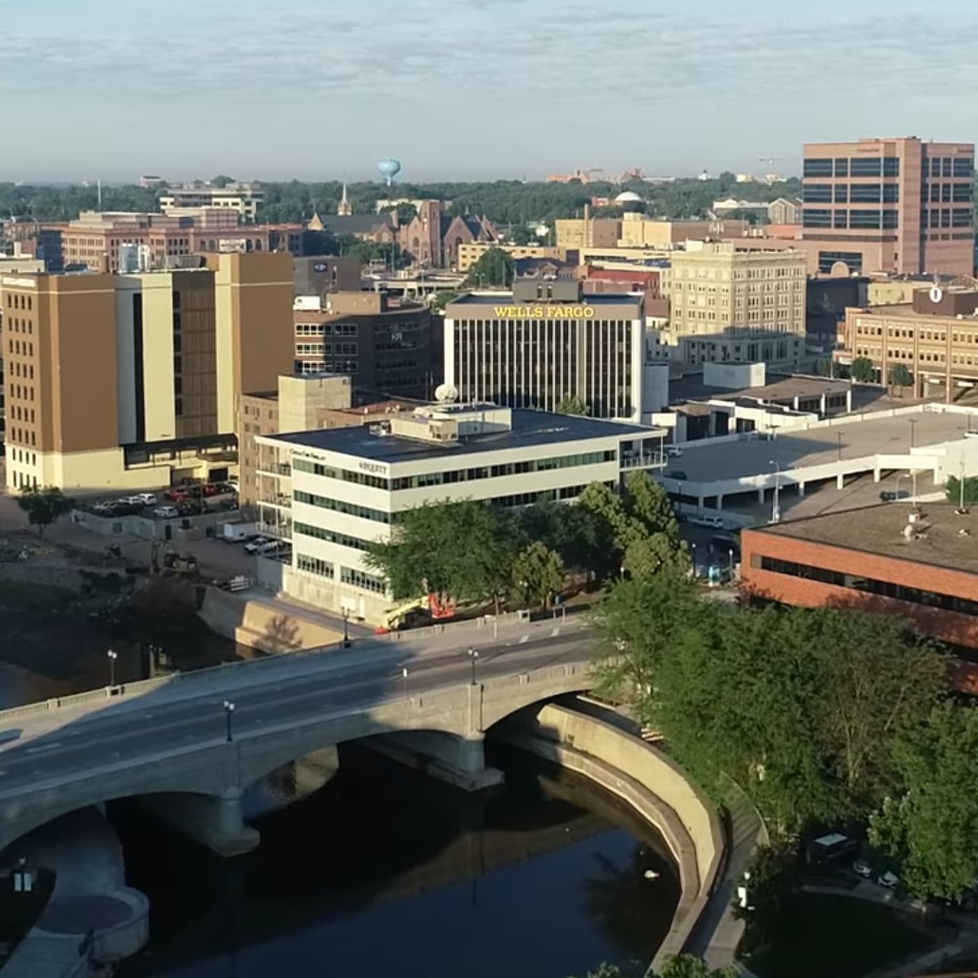 Downtown hotels in Sioux Falls with city view at sunset