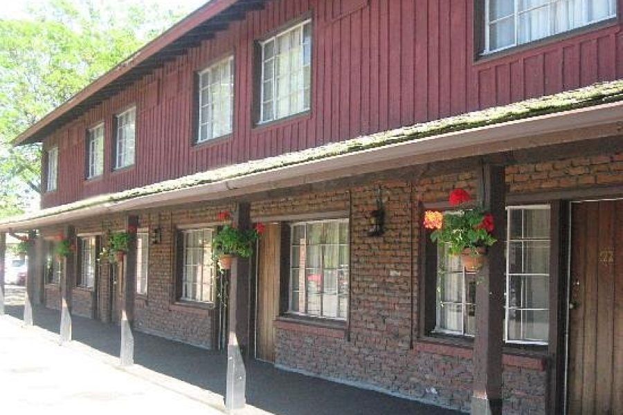 Dude Rancher Lodge
