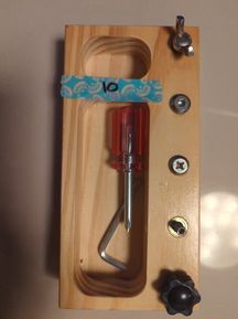 משחק תרגול הברגה מעץ 