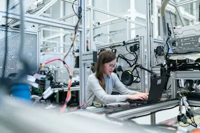 Innovation story video thumbnail – researcher in lab