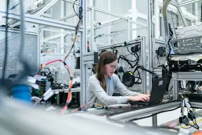 Innovation story video thumbnail – researcher in lab