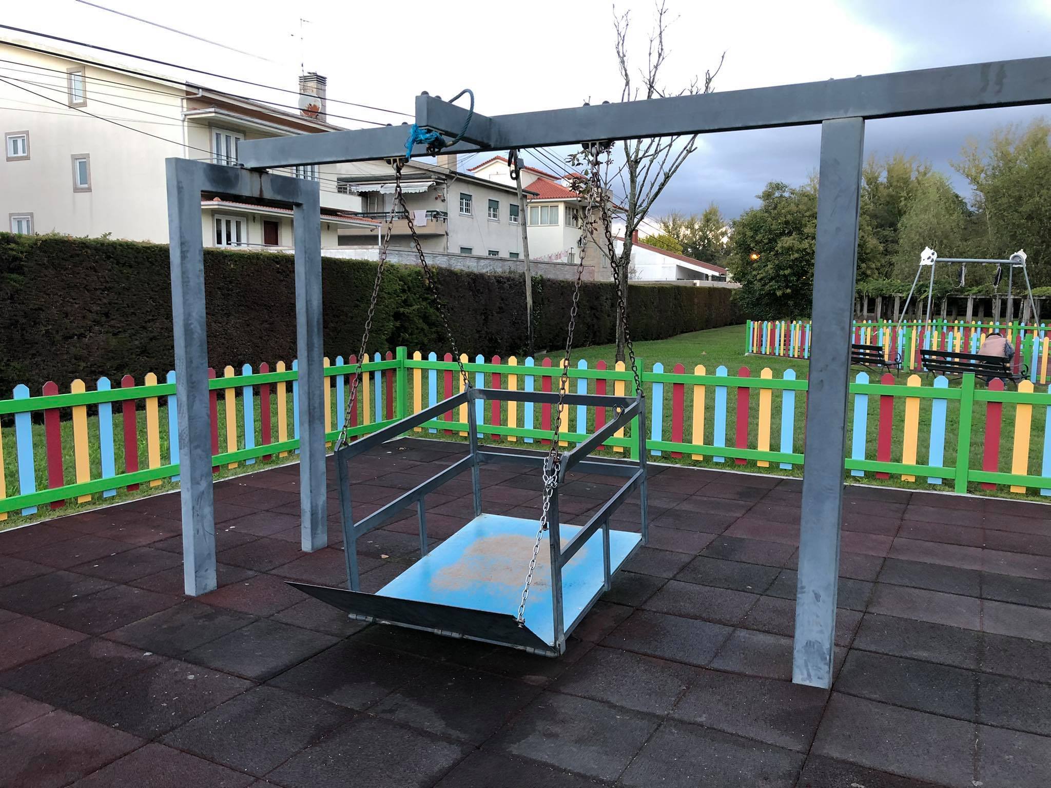 Baloiço adaptado de Paredes (Paredes)