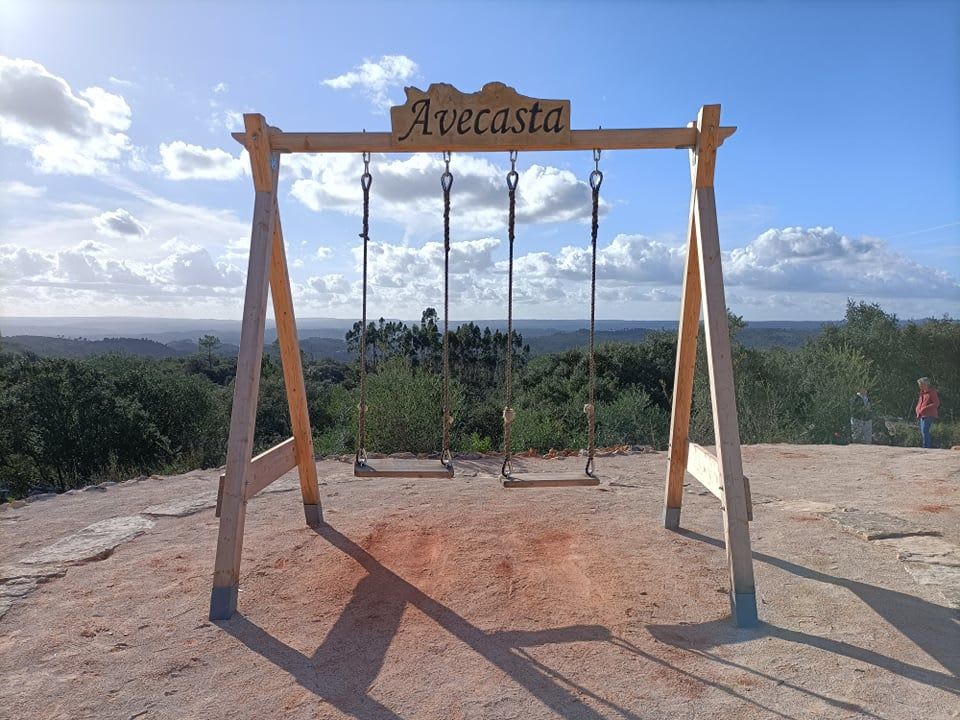 Baloiço de Avecasta (Ferreira do Zêzere)